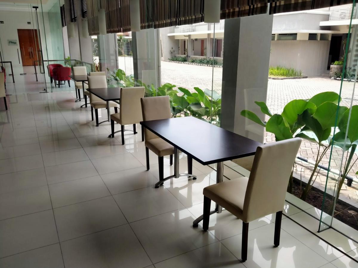 Hotel Quirin Semarang Zewnętrze zdjęcie