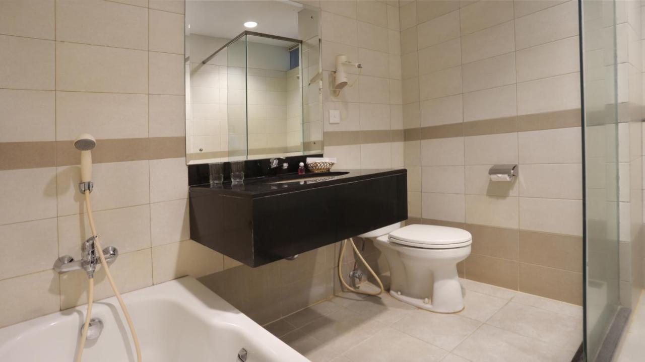Hotel Quirin Semarang Zewnętrze zdjęcie
