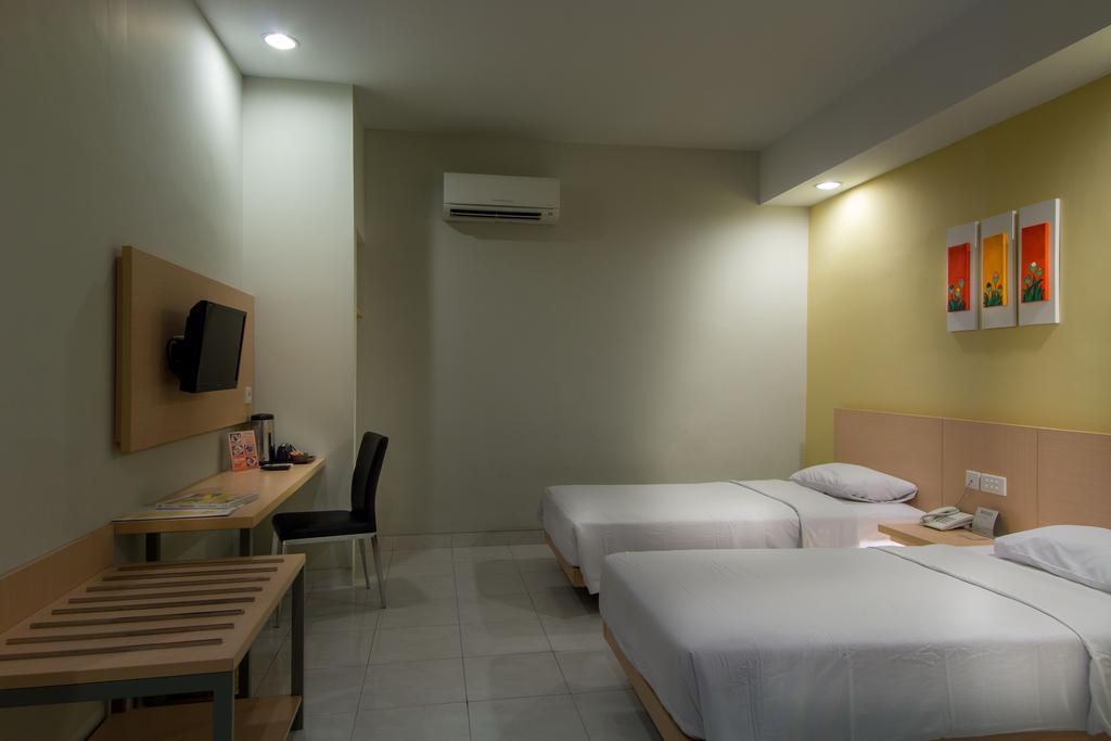 Hotel Quirin Semarang Pokój zdjęcie