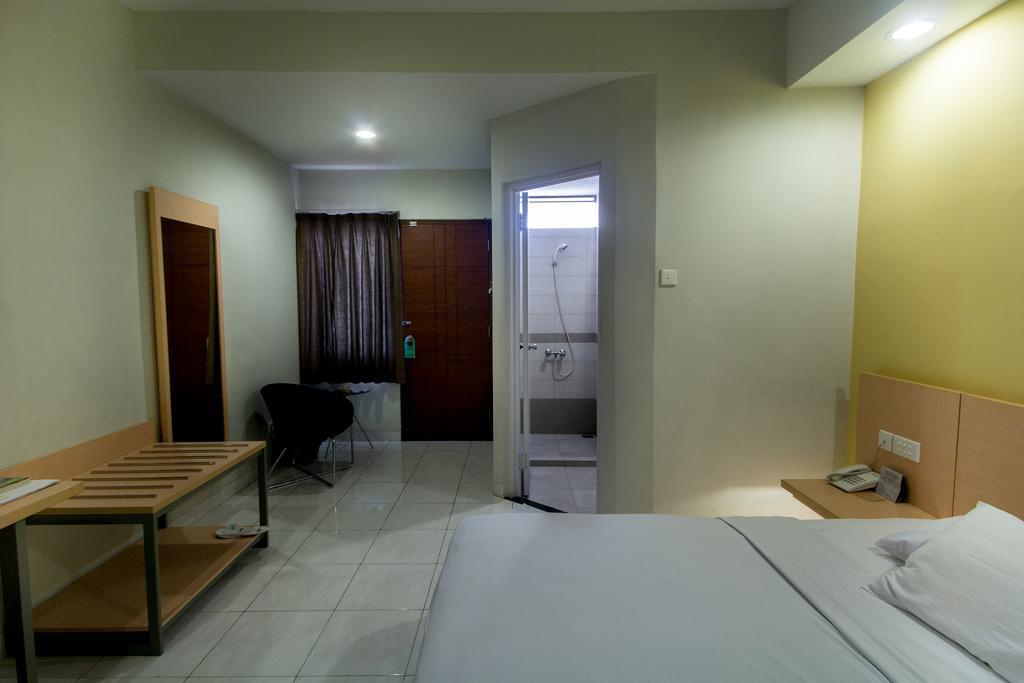 Hotel Quirin Semarang Pokój zdjęcie