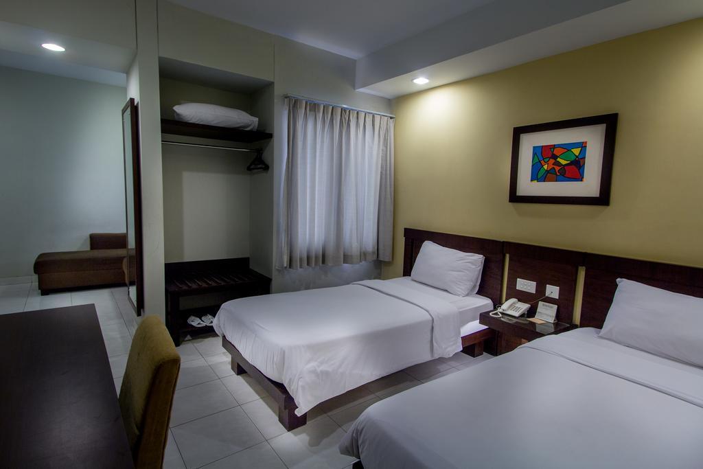 Hotel Quirin Semarang Pokój zdjęcie