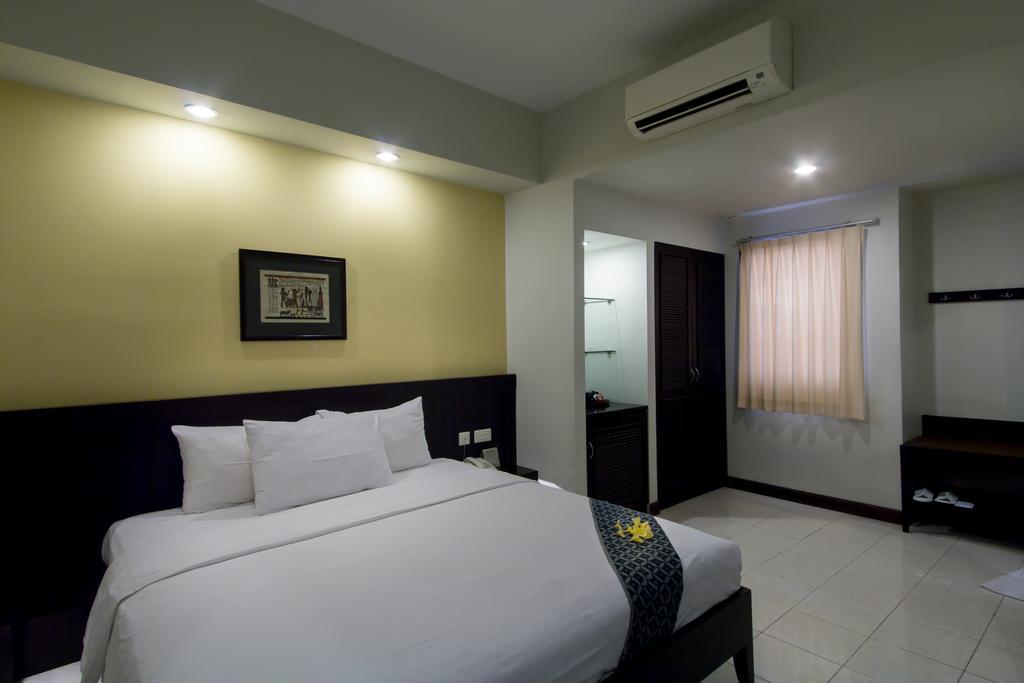 Hotel Quirin Semarang Pokój zdjęcie