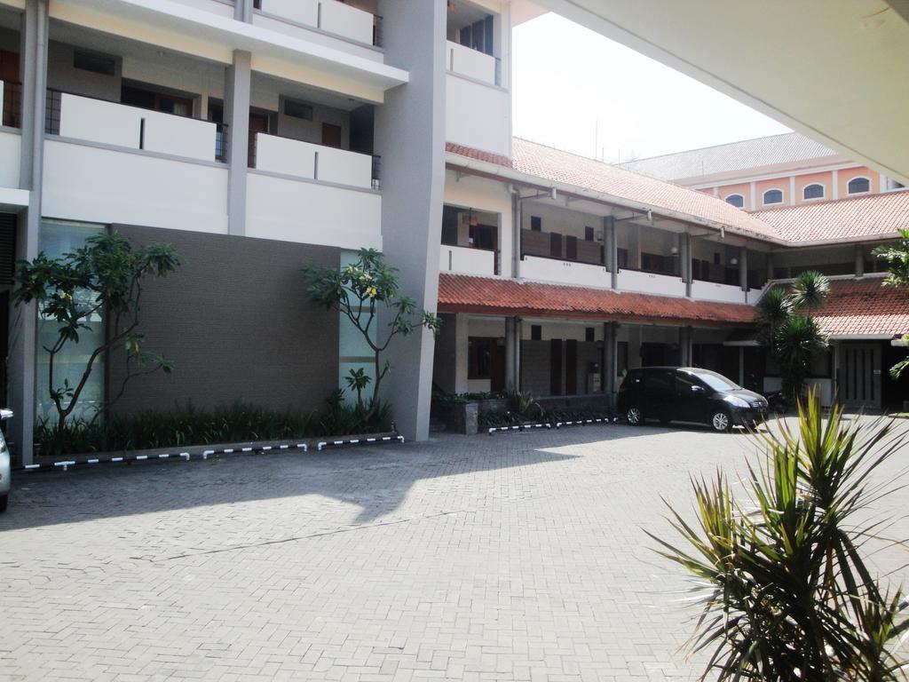 Hotel Quirin Semarang Zewnętrze zdjęcie