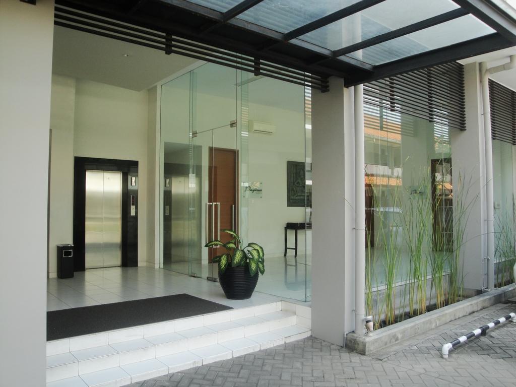 Hotel Quirin Semarang Zewnętrze zdjęcie